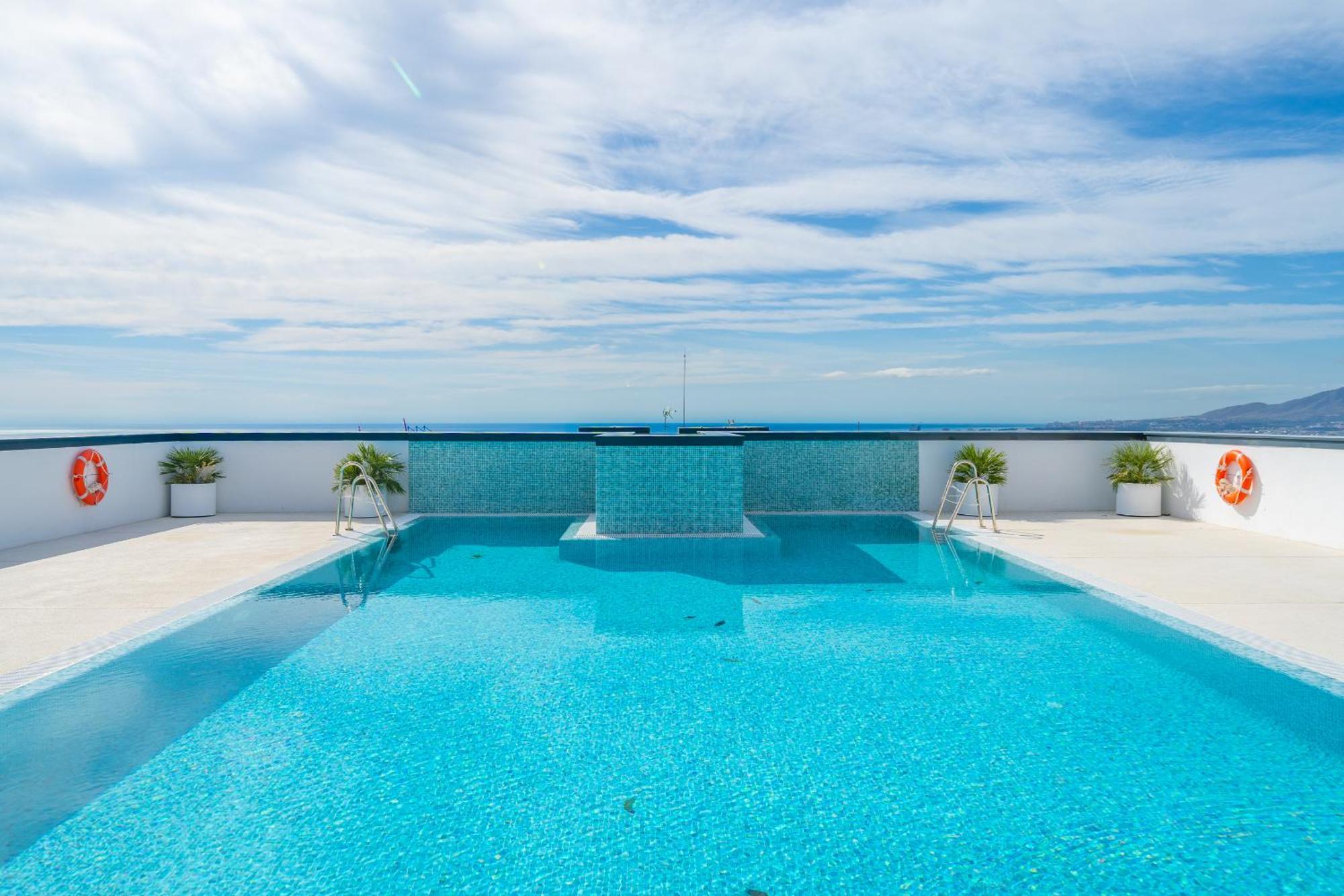 Apartamento Xpce Urban 4 Malaga Skyline - Free Parking Exterior foto